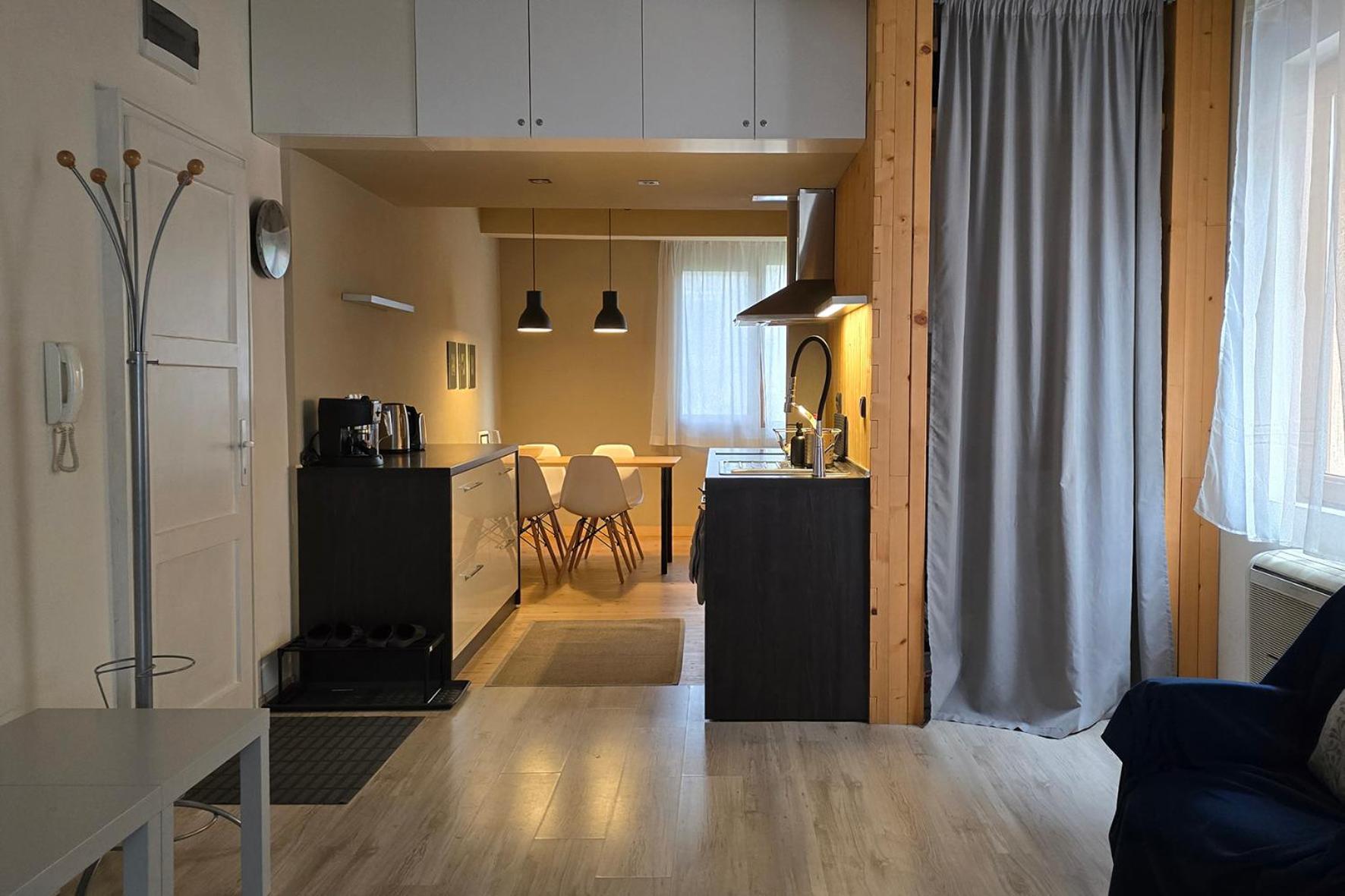 Apartemen Red Door